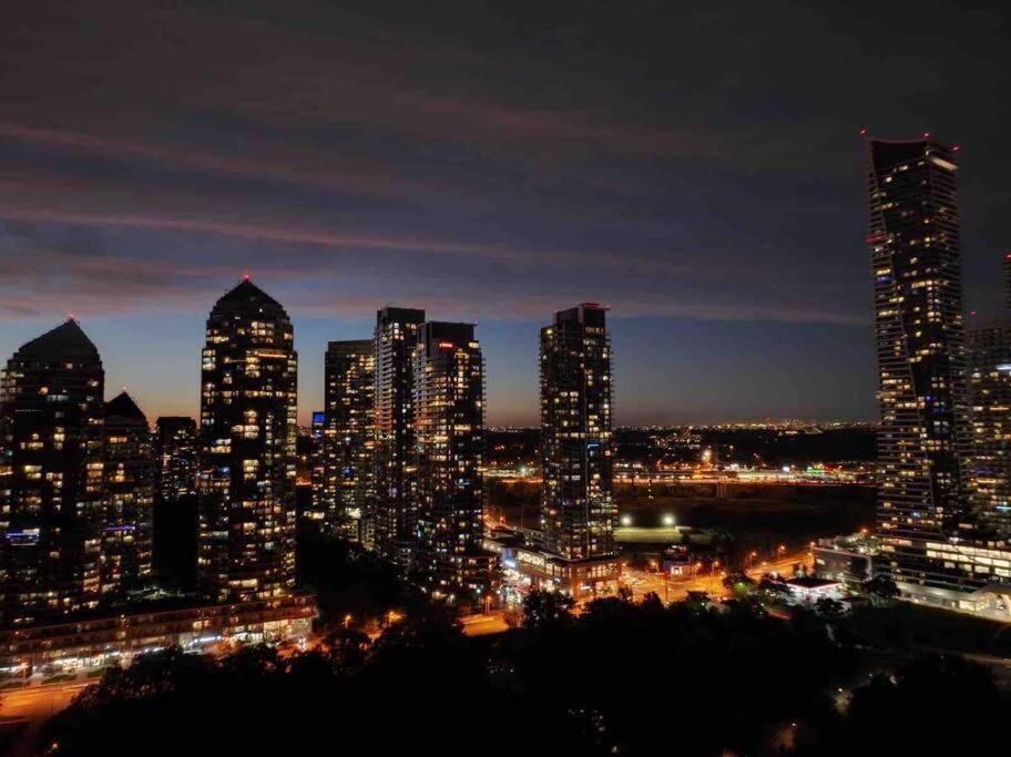 Deluxe Suite โตรอนโต ภายนอก รูปภาพ