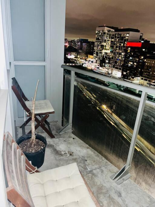 Deluxe Suite โตรอนโต ภายนอก รูปภาพ