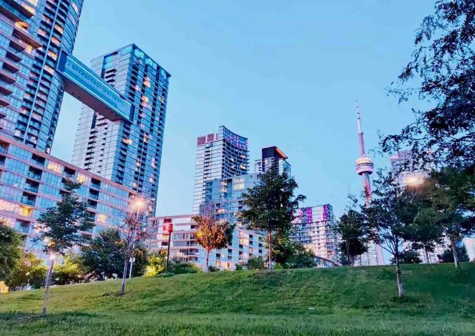 Deluxe Suite โตรอนโต ภายนอก รูปภาพ